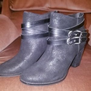 Ankle boots by Reba zania model